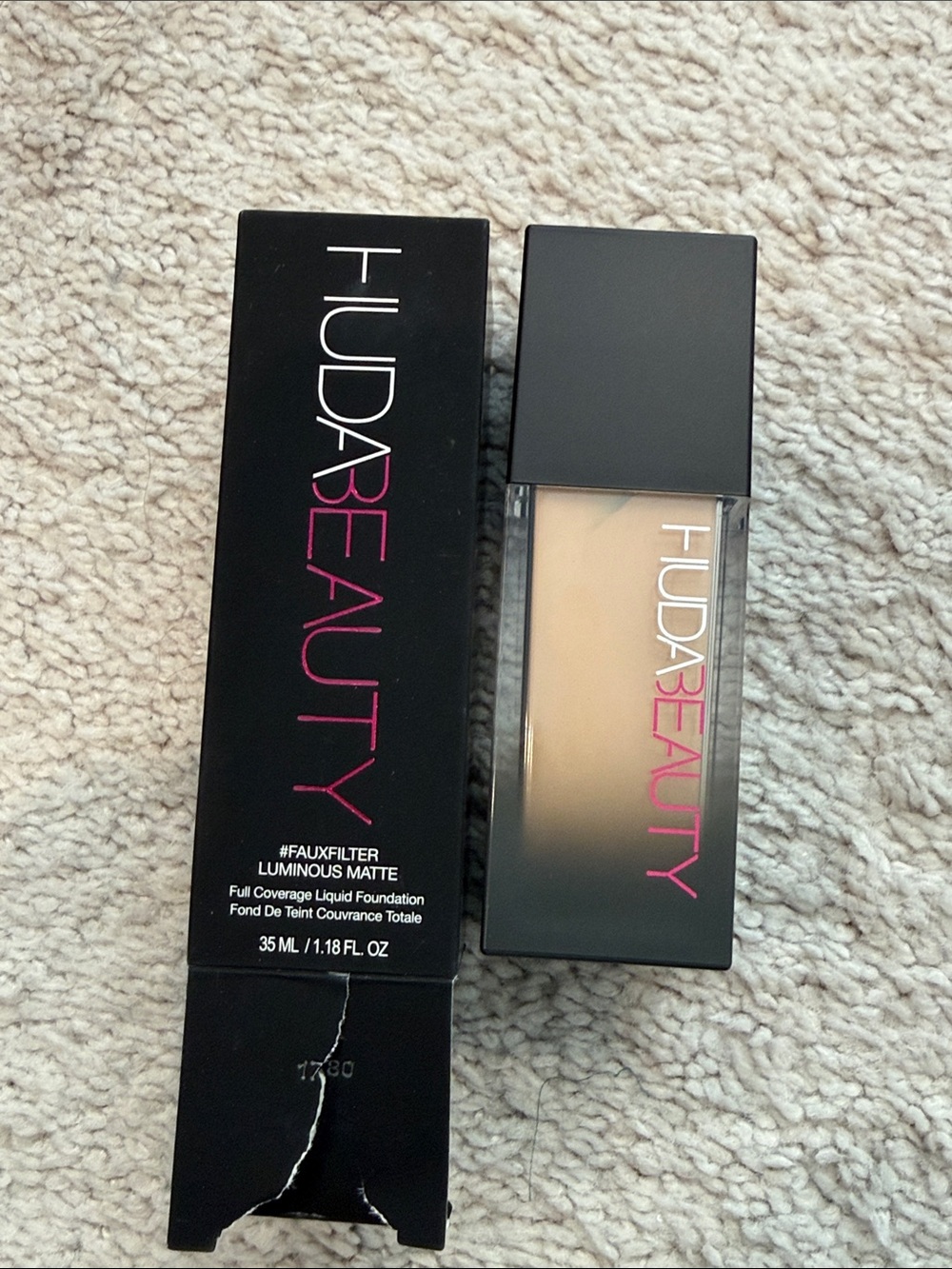 HUDA BEAUTY Fauxfilter luminous mat foundation